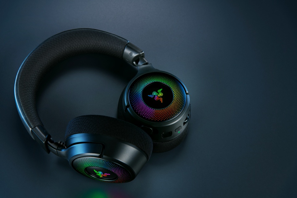 Razer lança headsets Kraken V4 com áudio imersivo, microfone retrátil e RGB