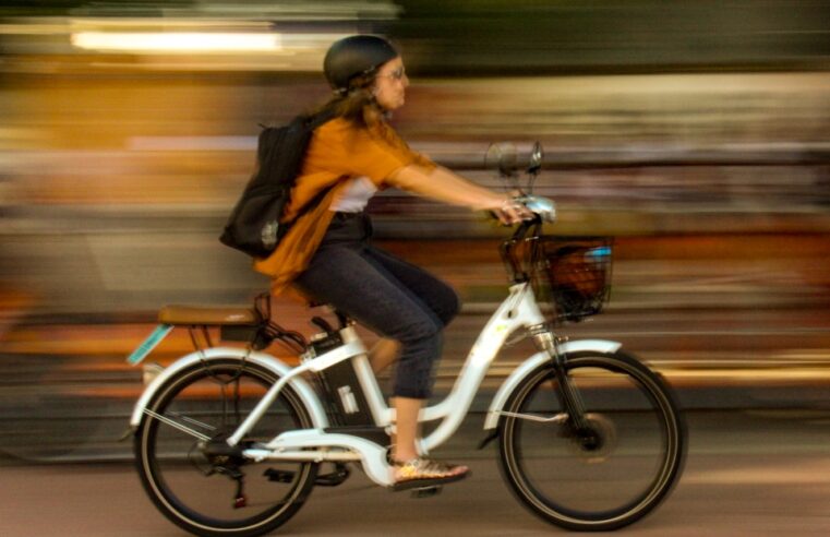 A bicicleta elétrica como solução para o caos urbano