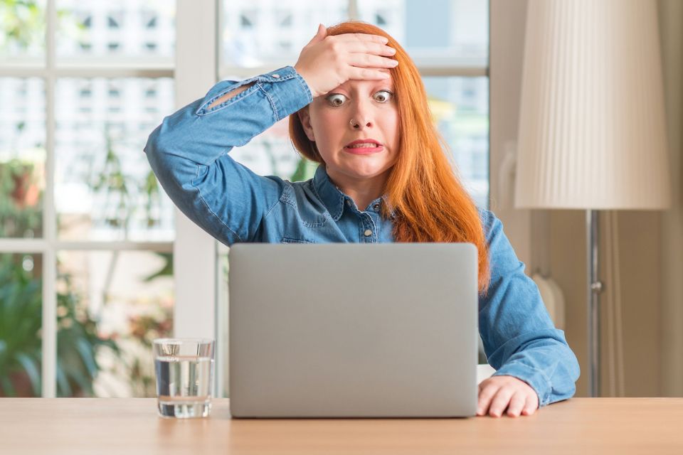 Risco preto na tela do notebook? Confira como resolver