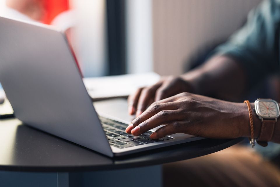 Quais são as diferenças entre processadores de 32 bits e 64 bits?