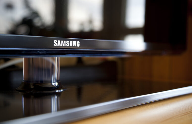 Samsung apresenta tela ‘elástica’ com tecnologia micro LED; veja vídeo