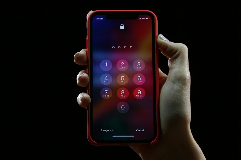 Como colocar senha nos aplicativos do celular?