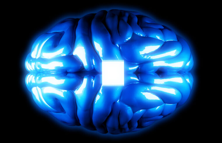 Elon Musk pretende implantar o Neuralink em milhões de pessoas em 10 anos