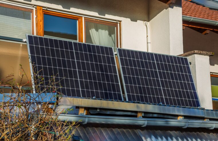 Painéis solares portáteis e instalados na sacada viram febre na Alemanha
