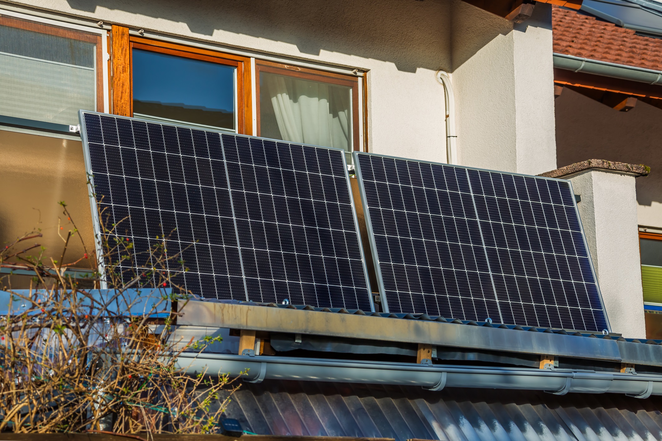 Painéis solares portáteis e instalados na sacada viram febre na Alemanha