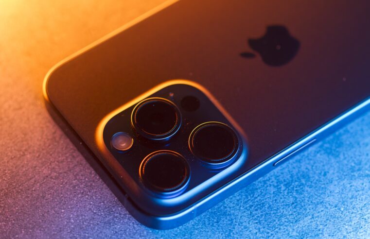 Apple deve abandonar oficialmente as telas LCD a partir do iPhone 16