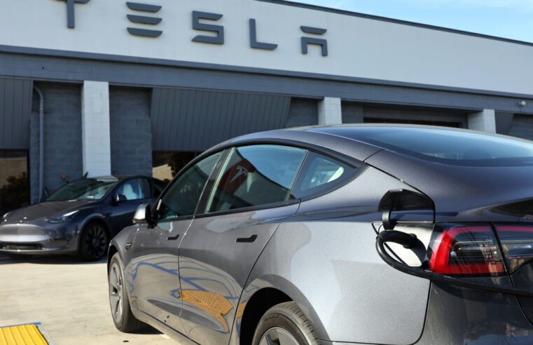 Polícia dos EUA está guinchando Teslas estacionados; veja o motivo