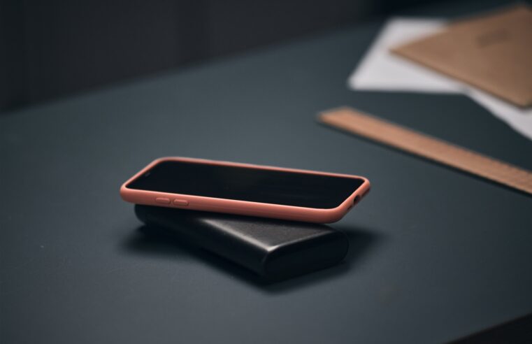 Lenda urbana verdadeira? Empresa admite ter software para ouvir pessoas pelo celular