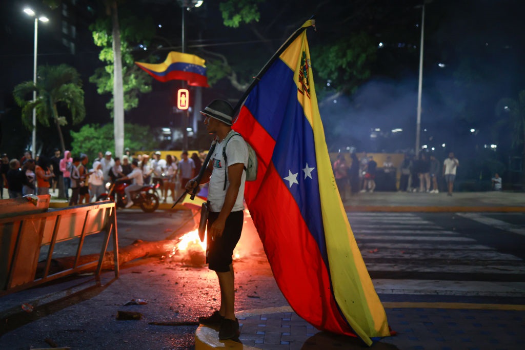Facebook: Comitê aprova publicações contra grupos paramilitares da Venezuela