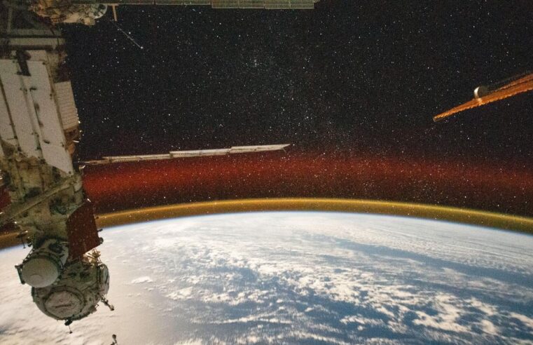 Por que a Terra brilha quando vista do espaço? A ciência responde!