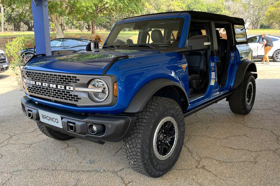 Será que vem? Ford exibe Bronco ‘raiz’ no Brasil e deixa mistério no ar