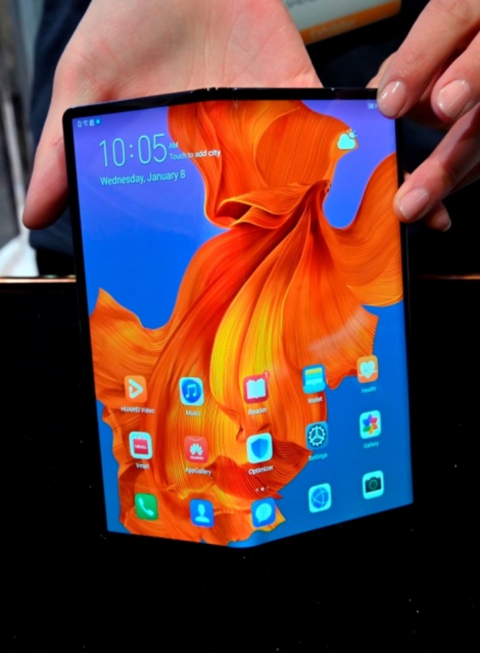 Huawei Mate XT, celular com ‘dobra dupla’, já acumula 2,7 milhões de pedidos