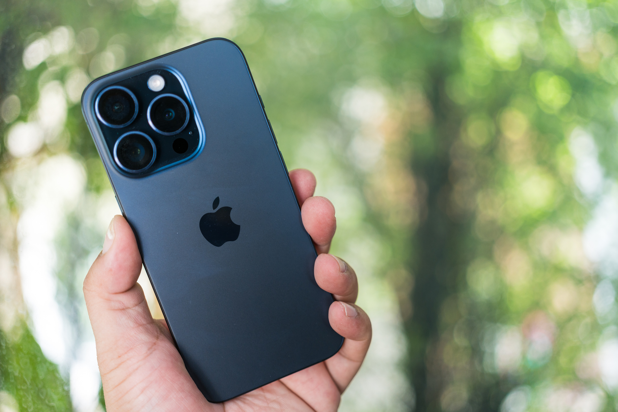 Apple reduz preços de iPhones antigos e descontinua três modelos