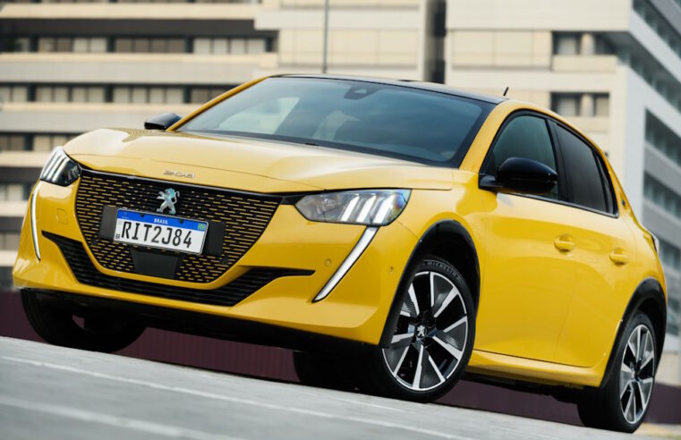 Oficial: Peugeot deixa de comercializar o hatch elétrico e-208 no Brasil