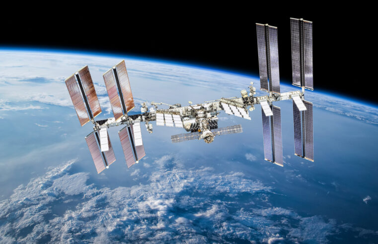 Astronautas criam primeira peça de metal no espaço com impressão 3D