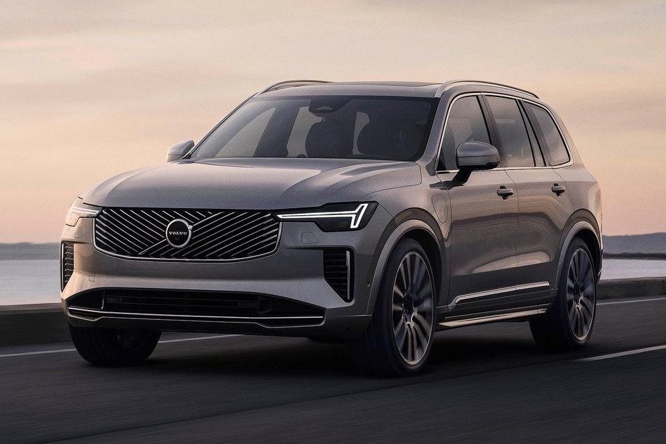 Volvo atualiza XC90 para 2025 e reafirma compromisso com modelos híbridos