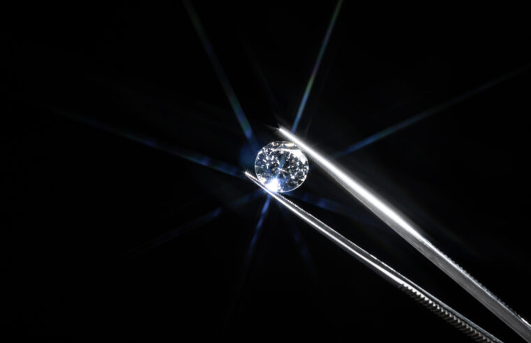 Você pode comprar uma máquina de fazer diamantes no Alibaba — se tiver R$ 1 milhão