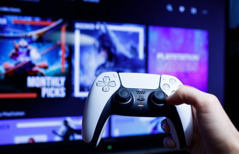 Não quer esperar o Playstation 5 Pro? Aproveite a versão Slim no menor preço já visto