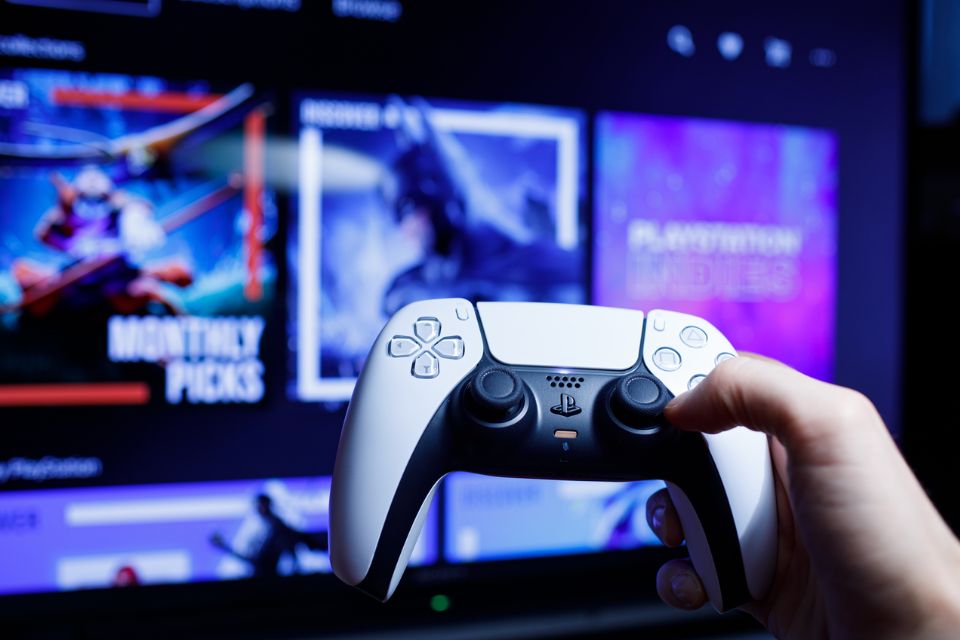 Não quer esperar o Playstation 5 Pro? Aproveite a versão Slim no menor preço já visto