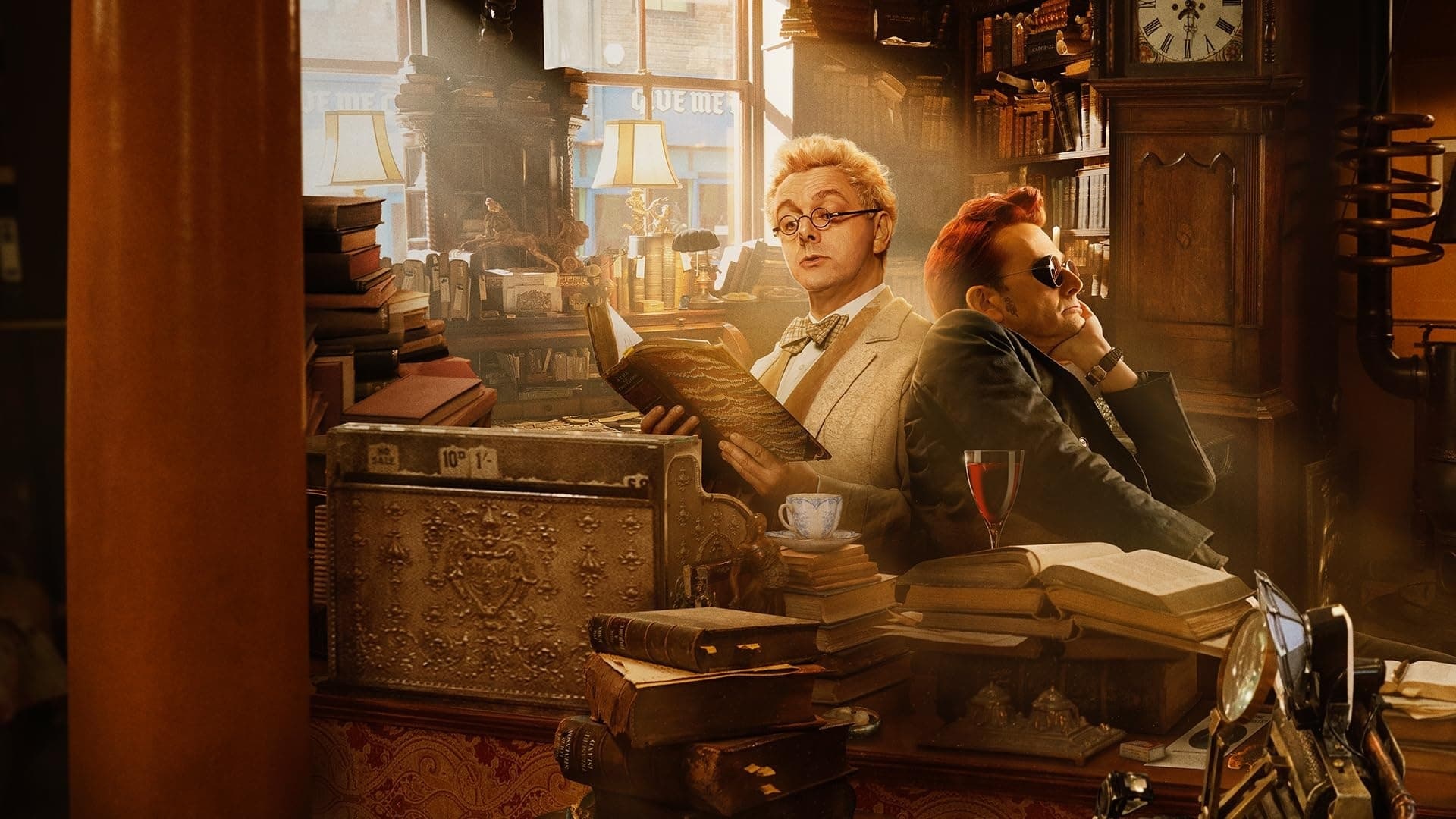 Good Omens pode ser cancelada? Entenda pausa na produção por causa de Neil Gaiman