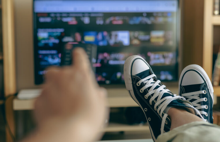 YouTube testa anúncios com vídeos pausados em TVs; saiba mais