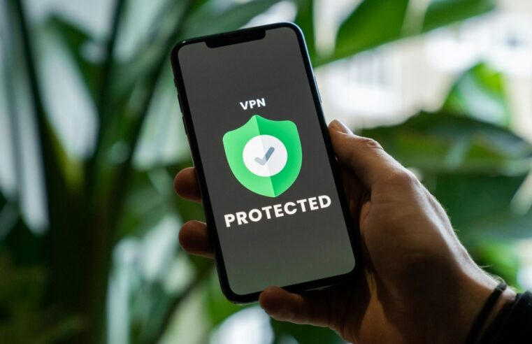Deputados apresentam projetos de lei para regulamentar uso de VPN no Brasil