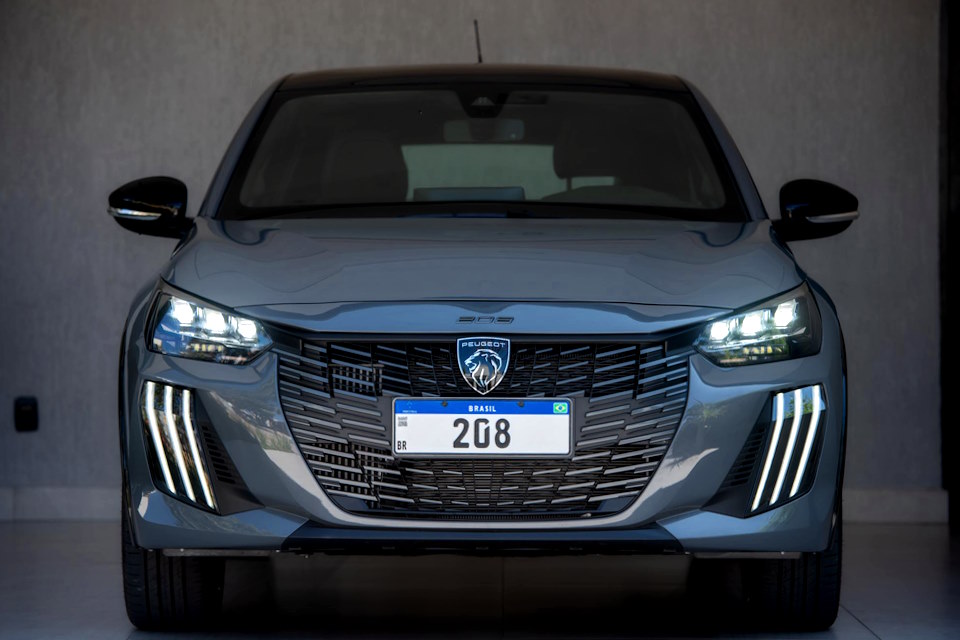 Peugeot lança 208 reestilizado para 2025 com preços a partir de R$76.990