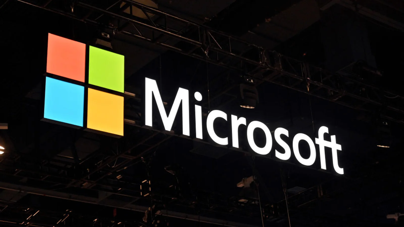 Microsoft vai investir quase R$ 15 bilhões em datacenters para IA no Brasil