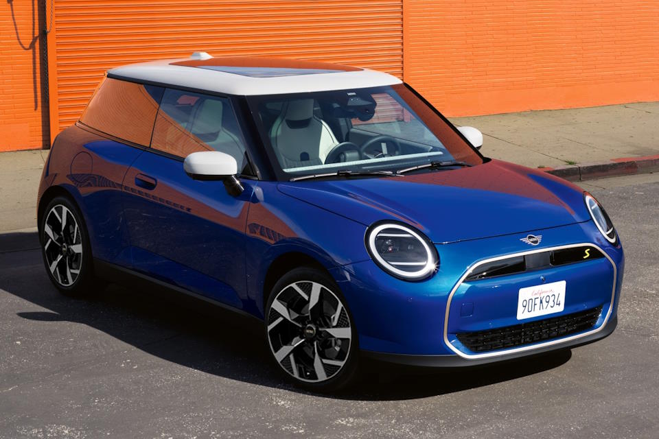 MINI confirma novos Cooper E e SE 100% elétricos para o Brasil