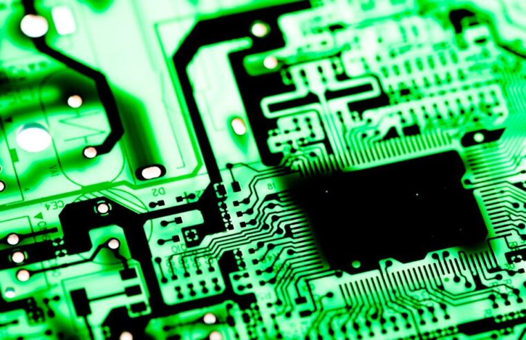 O que é um chipset e como ele interage com o processador?