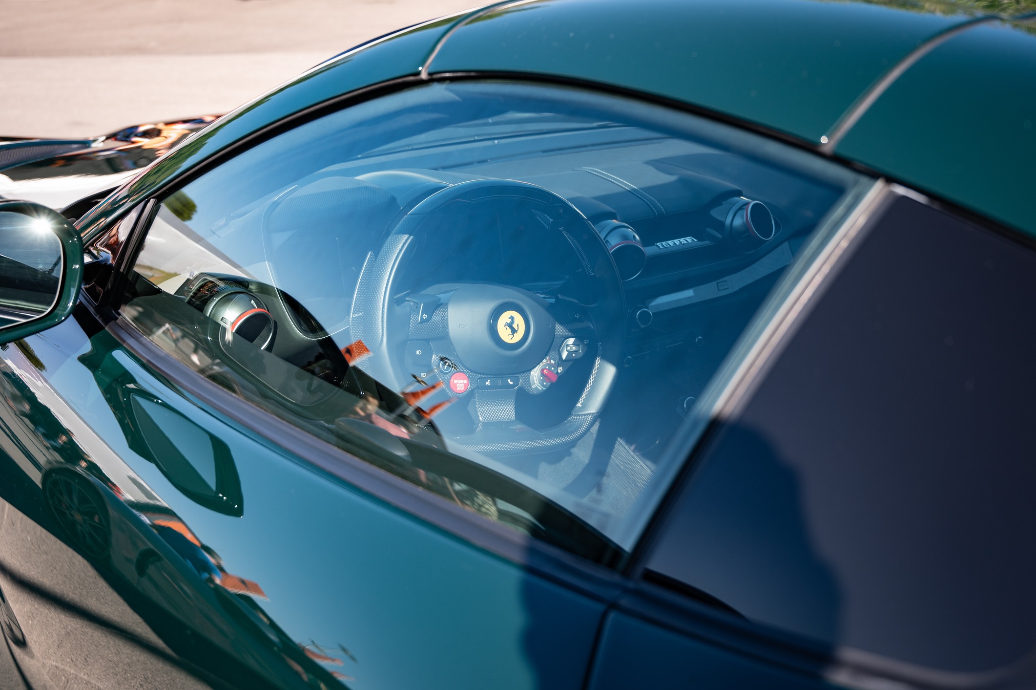 Após ter Ferrari roubada, vítima utiliza AirPods para recuperar o carro; entenda
