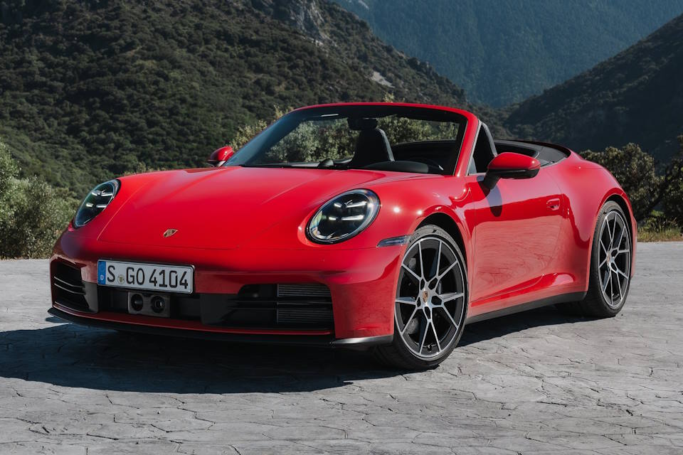 Porsche inicia pré-venda do 911 Carrera 2025 em versões coupé e conversível