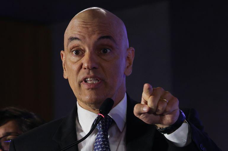 X aceita novas multas do STF e Moraes pede desbloqueio de contas bancárias