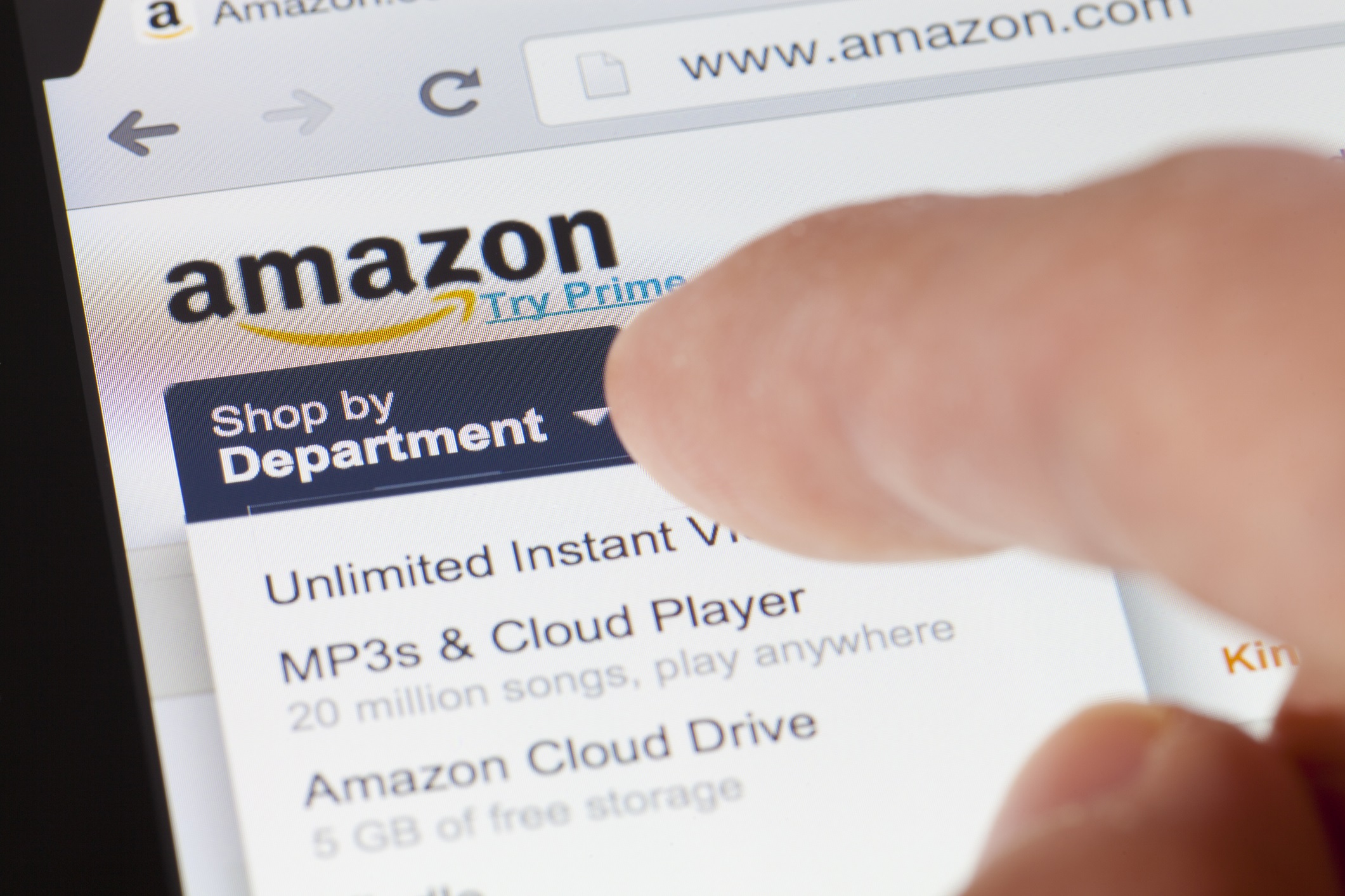 Amazon lança guia de compras com IA que filtra e busca o melhor produto para você