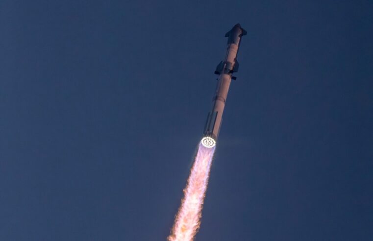 SpaceX captura foguete Super Heavy com manobra inédita; entenda a importância