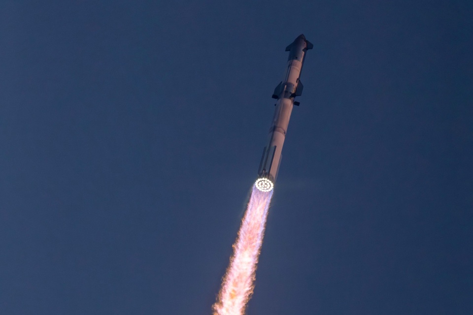 SpaceX captura foguete Super Heavy com manobra inédita; entenda a importância