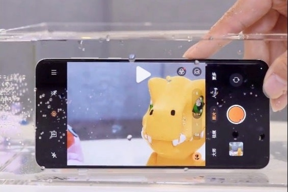 Oppo Find X8 terá botão para acionar a câmera idêntico ao do iPhone 16