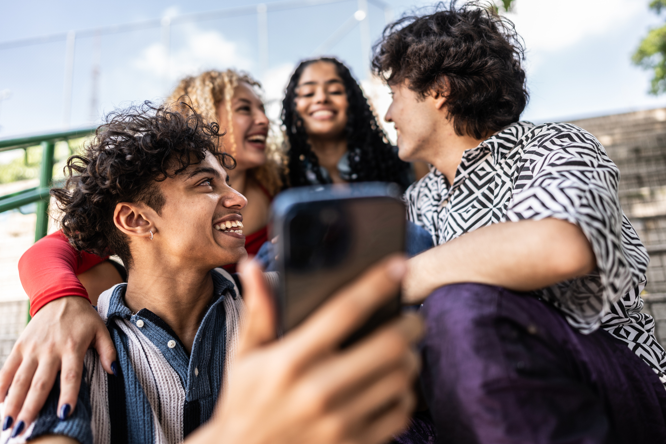Meta pode ser processada nos EUA por prejudicar saúde mental de jovens