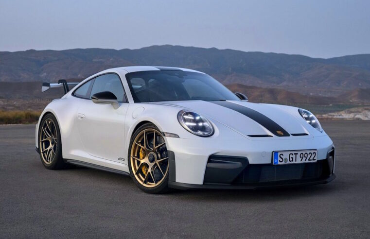 Porsche 911 GT3 atualizado para 2025 estreia mundialmente e virá ao Brasil