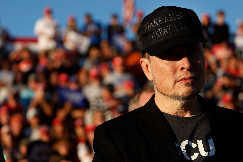 Musk promete US$ 1 milhão para eleitores de Trump e especialistas avaliam suposta ‘compra de votos’