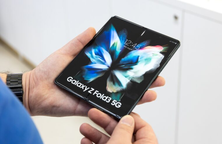 Samsung pode lançar smartphone dobrável em três partes já em 2025