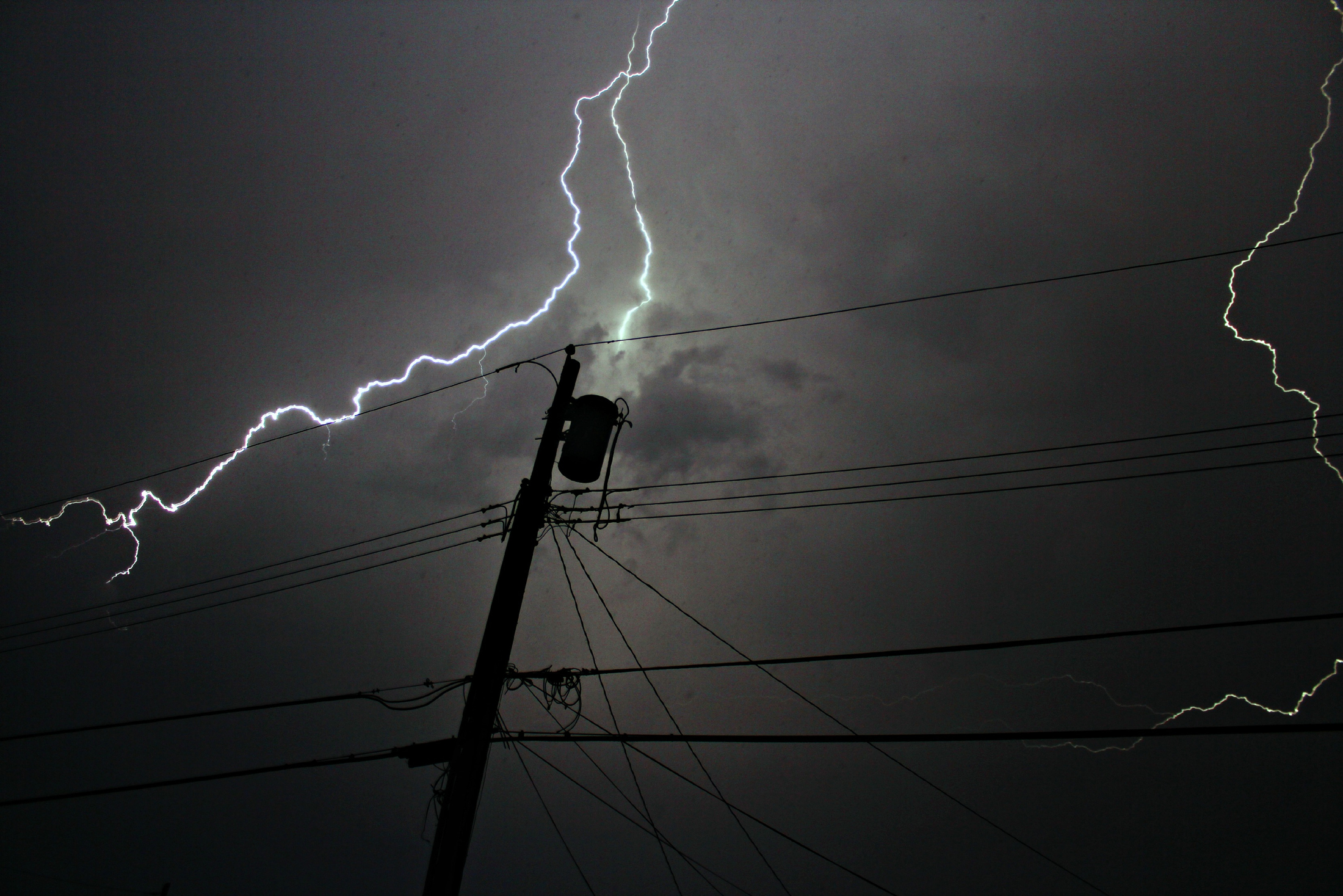 Novo temporal deixa mais de 70 mil imóveis sem luz em São Paulo