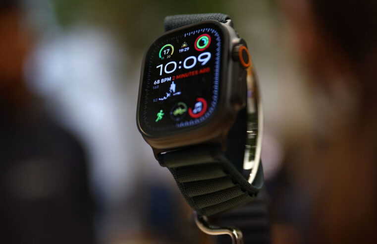 Futuros iPhones podem ganhar tela com a tecnologia usada no Apple Watch 10