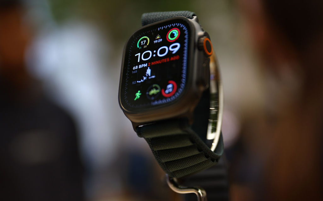Futuros iPhones podem ganhar tela com a tecnologia usada no Apple Watch 10