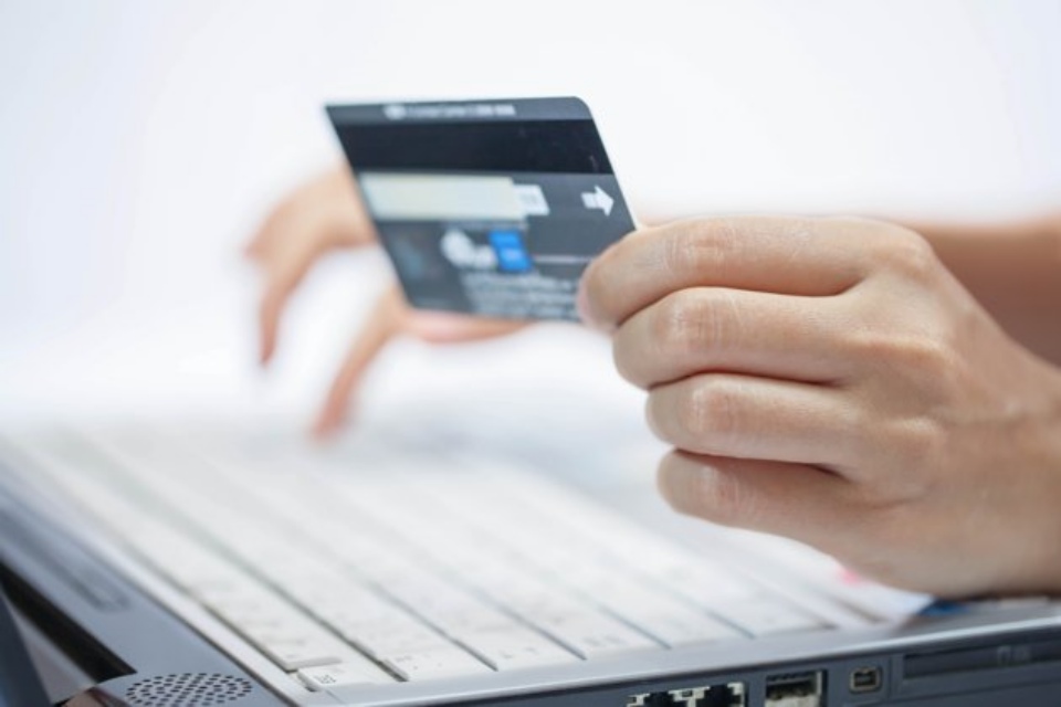 Como pagar boleto com cartão de crédito?