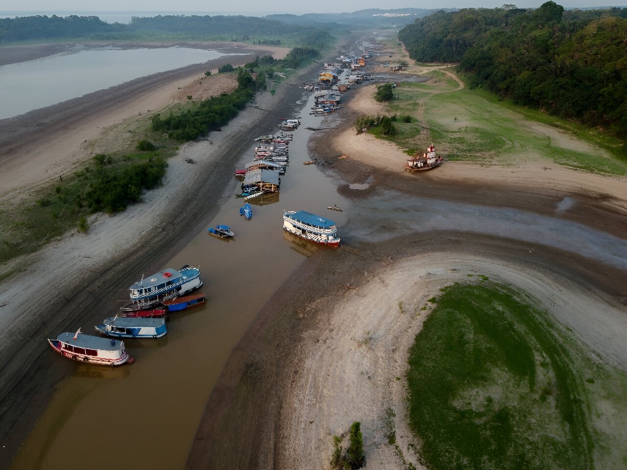 Dois extremos climáticos: a seca na Amazônia e as inundações no Saara