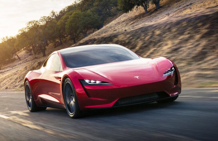 Elon Musk adia Tesla Roadster mais uma vez e diz ter outras prioridades
