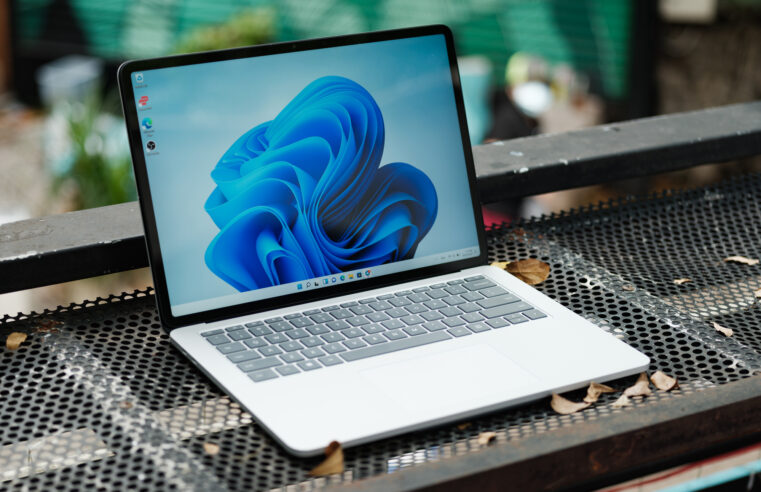Microsoft adia testes públicos do polêmico Windows Recall mais uma vez