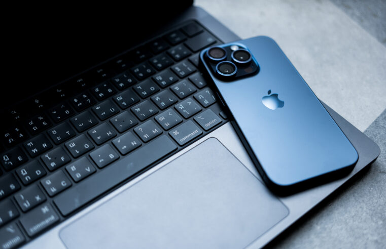 iOS 18.2 ganha opção de compartilhar localização de objetos perdidos no app Buscar