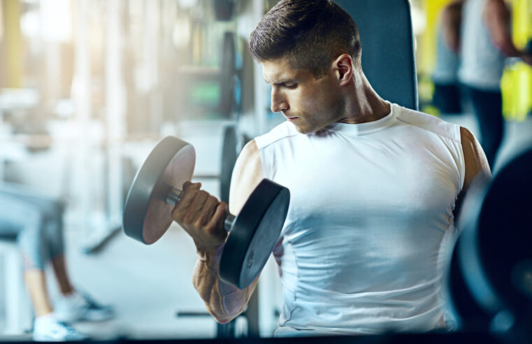 Musculação: variar os exercícios ou manter um treino fixo?